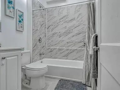 Shower & fixtures